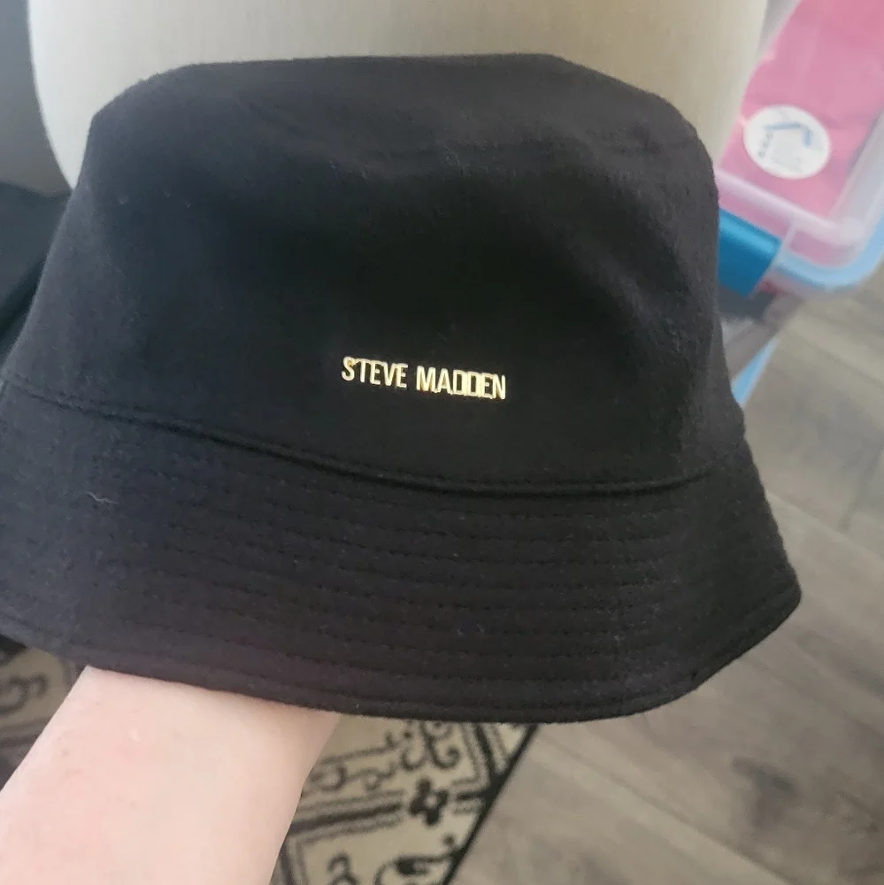 Steve Madden bucket hat. NWT. Great Fall Acsessory